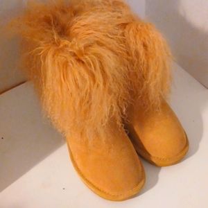 Bearpaw Suede Wheat Boots